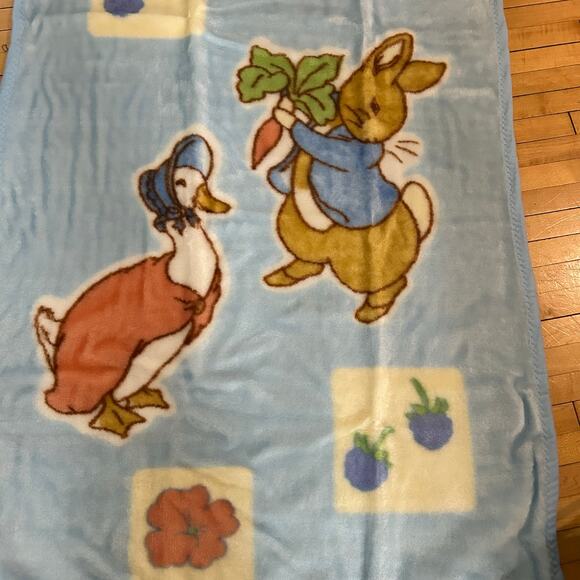 Crown Crafts Beatrix Potter Peter Rabbit Luxury Plush Fleece Baby Blanket 2001 - Picture 2 of 9